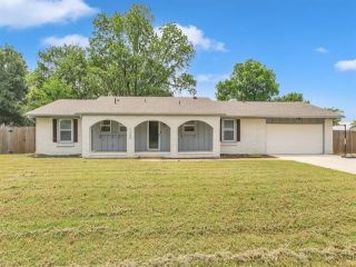 Foreclosed Home - 1700 TOWN AND COUNTRY DR, 74063