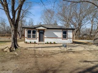 Foreclosed Home - 15375 W HIGHWAY 66, 74066