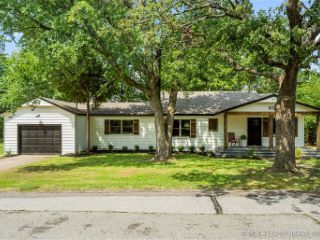Foreclosed Home - 902 S ADAMS ST, 74066