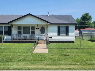 Foreclosed Home - 422 W 5TH ST, 74070