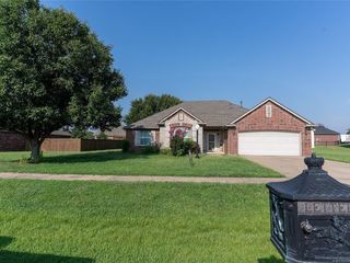 Foreclosed Home - 1204 S HUMMINGBIRD PL, 74070