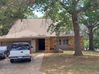 Foreclosed Home - 1825 N XENOPHON AVE, 74127