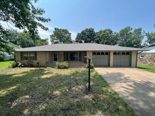 Foreclosed Home - 112 N DELAWARE ST, 74344