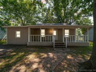Foreclosed Home - 303 N SAWYER ST, 74361
