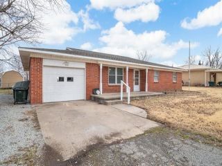 Foreclosed Home - 990 S CURTIS ST, 74369