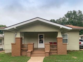 Foreclosed Home - 517 E 15TH ST, 74447