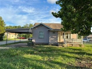 Foreclosed Home - 1320 E 4TH ST, 74447