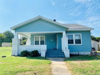 Foreclosed Home - 1122 E 8TH ST, 74447