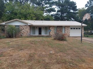 Foreclosed Home - 521 NE 6TH ST, 74523