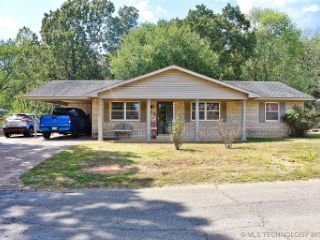 Foreclosed Home - 601 NE D ST, 74523