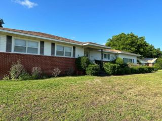 Foreclosed Home - 1011 E BLUFF ST, 74743