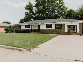 Foreclosed Home - 909 W 22ND ST, 74820