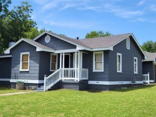 Foreclosed Home - 201 S 5TH ST, 74859