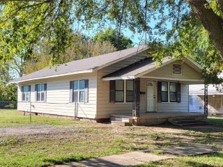 Foreclosed Home - 501 N 5TH ST, 74859