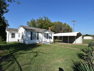 Foreclosed Home - 105 W 14TH ST, 74884