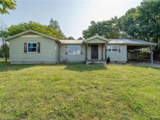 Foreclosed Home - 602 MARTINDALE LN, 74902