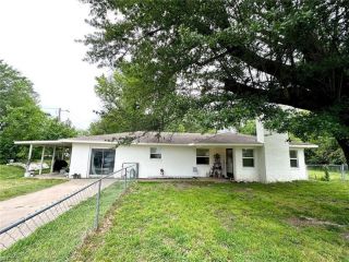 Foreclosed Home - 700 SE 9TH ST, 74948