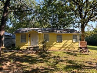 Foreclosed Home - 803 MILLS AVE, 74953