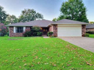 Foreclosed Home - 1703 E COLONIAL DR, 74955