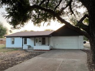Foreclosed Home - 1433 NW 7TH ST, 75050