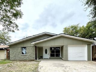 Foreclosed Home - 509 SW 17TH ST, 75051