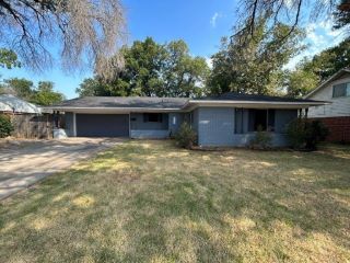 Foreclosed Home - 610 HAWTHORNE LN, 75052