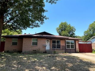 Foreclosed Home - 825 HARBOR DR, 75057