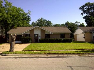 Foreclosed Home - 4017 YELLOWSTONE ST, 75062