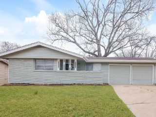 Foreclosed Home - 2010 CANTERBURY ST, 75062