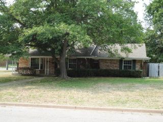 Foreclosed Home - 1423 W SHIELDS DR, 75092