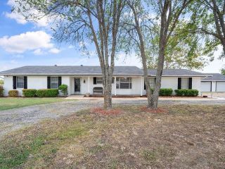 Foreclosed Home - 815 N SPIKES RD, 75110
