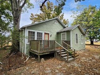 Foreclosed Home - 708 E PINE ST, 75117