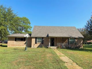 Foreclosed Home - 519 CLEARWATER RD, 75140
