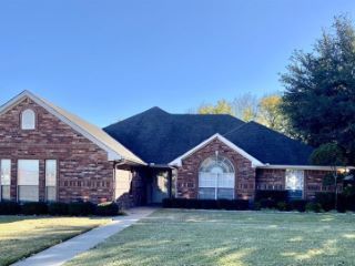 Foreclosed Home - 1602 OVERLOOK DR, 75142
