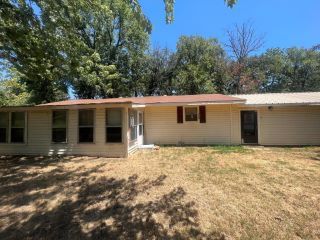 Foreclosed Home - 5804 CHEROKEE LN, 75148