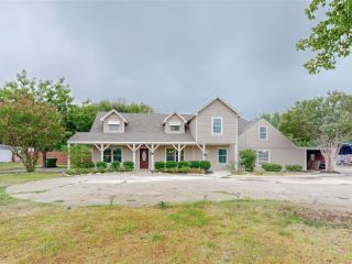Foreclosed Home - 201 JEFFREY RD, 75152