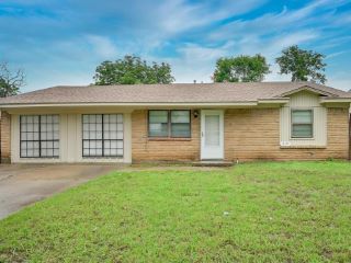 Foreclosed Home - 13125 TWIN OAKS DR, 75180