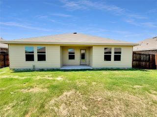 Foreclosed Home - 1015 STOCKYARD ST, 75189