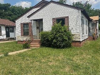 Foreclosed Home - 2221 E OVERTON RD, 75216