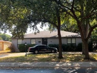 Foreclosed Home - 5310 ASHBROOK RD, 75227