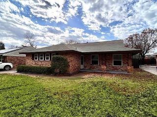 Foreclosed Home - 10616 CHESTERTON DR, 75238