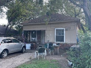 Foreclosed Home - 409 N PEAK ST, 75246