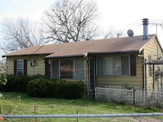 Foreclosed Home - 421 E HAZELWOOD ST, 75407