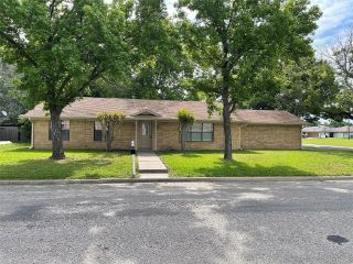 Foreclosed Home - 2100 ALBERT BROADFOOT ST, 75418