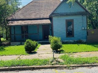 Foreclosed Home - 512 E 2ND ST, 75418