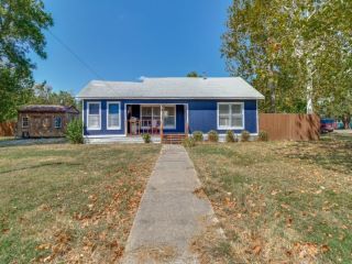 Foreclosed Home - 400 W COCKRELL ST, 75423