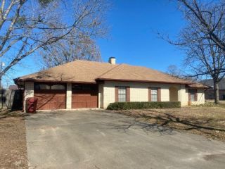 Foreclosed Home - 801 W 11TH ST, 75426