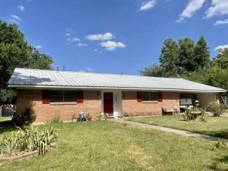 Foreclosed Home - 1303 S WALNUT ST, 75426
