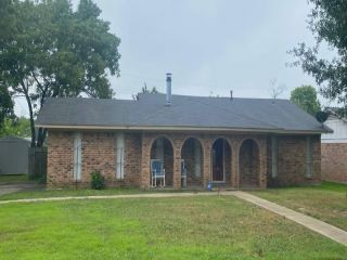 Foreclosed Home - 700 W 10TH ST, 75426