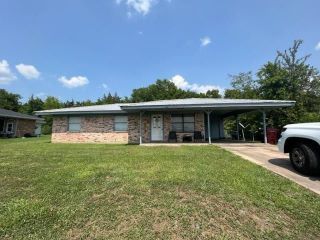Foreclosed Home - 229 INDUSTRIAL BLVD, 75426